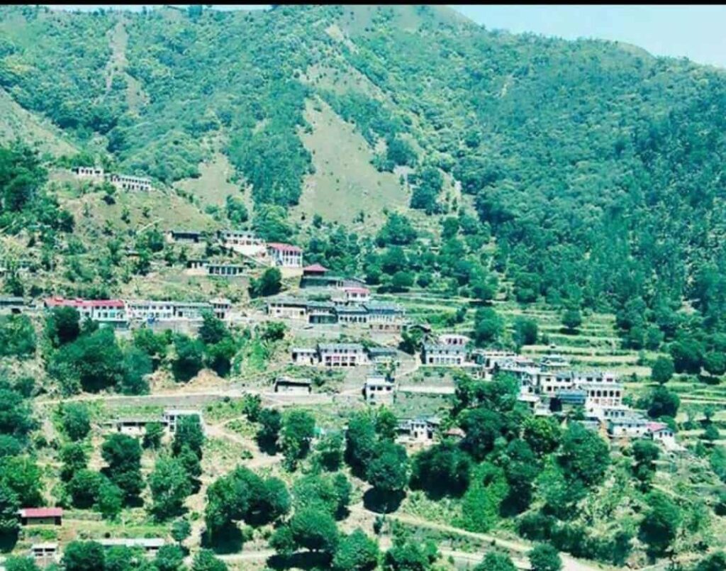 हयौऊ गॉव – देवभूमि उत्तराखंड का एक सुन्दर गांव हयौऊ गॉव – देवभूमि उत्तराखंड का एक सुन्दर गांव